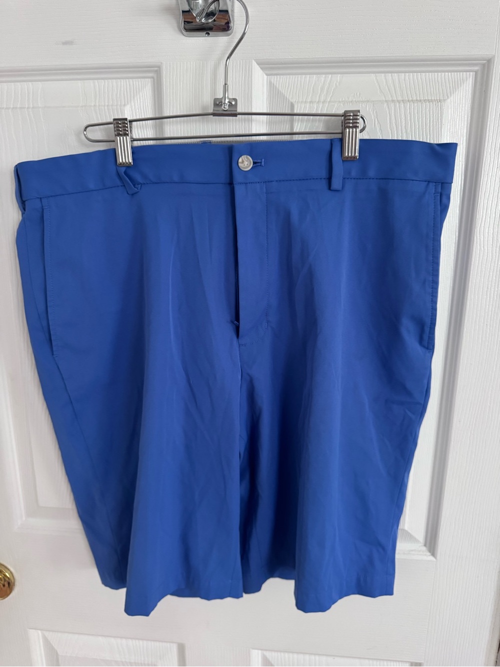 Walter Hagen Men's Flat-Front Bright Blue Shorts